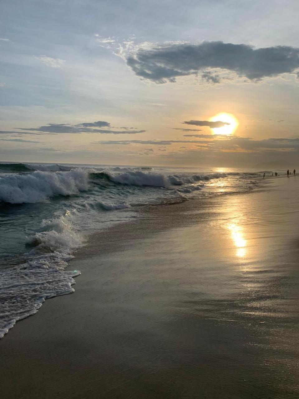Apartamento Lindo Apto No Lugar Da Barra Da Tijuca! Com Uma Vista De Tirar O Folego, Frente O Mar! Totalmente Equipado E Decorado Ao Lado Dos Melhores E Quiosques Da Barra! Portaria 24h, Piscina, Sauna, Jacuzzi, Academia, Garagem, Wi-fi, Lavan Rio de Janeiro
