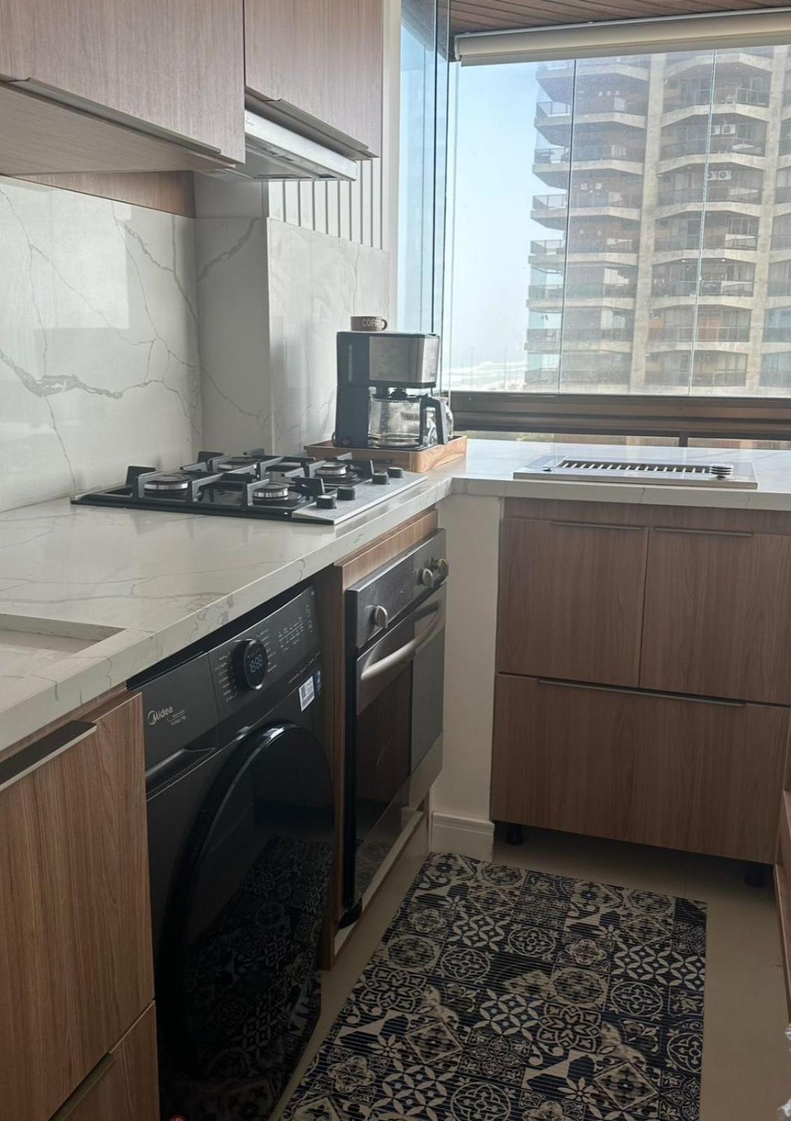 Lindo Apto No Lugar Da Barra Da Tijuca! Com Uma Vista De Tirar O Folego, Frente O Mar! Totalmente Equipado E Decorado Ao Lado Dos Melhores E Quiosques Da Barra! Portaria 24h, Piscina, Sauna, Jacuzzi, Academia, Garagem, Wi-fi, Lavan Apartamento Rio de Janeiro