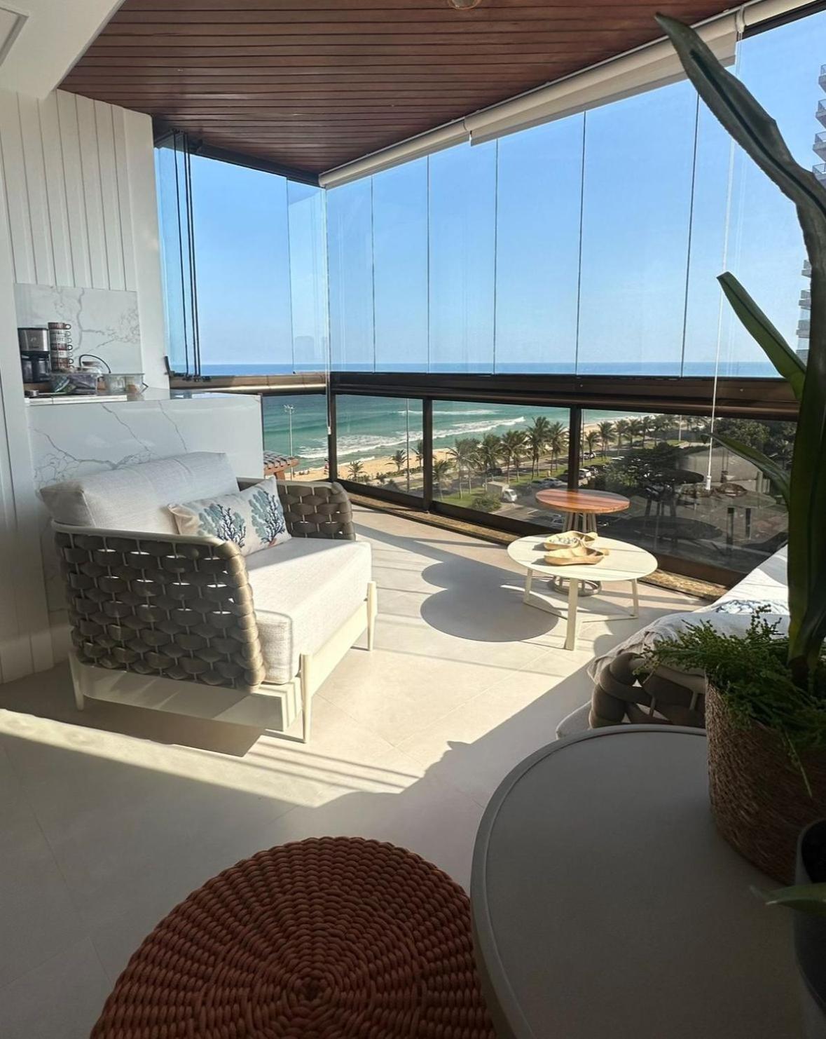 Apartamento Lindo Apto No Lugar Da Barra Da Tijuca! Com Uma Vista De Tirar O Folego, Frente O Mar! Totalmente Equipado E Decorado Ao Lado Dos Melhores E Quiosques Da Barra! Portaria 24h, Piscina, Sauna, Jacuzzi, Academia, Garagem, Wi-fi, Lavan *