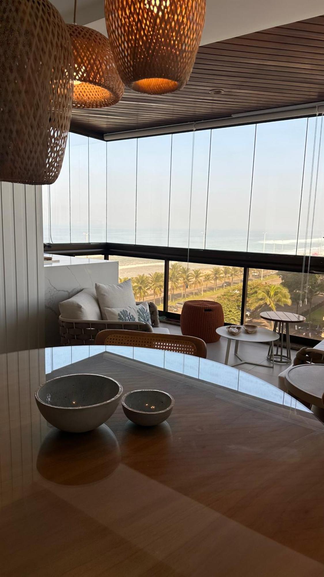 Lindo Apto No Lugar Da Barra Da Tijuca! Com Uma Vista De Tirar O Folego, Frente O Mar! Totalmente Equipado E Decorado Ao Lado Dos Melhores E Quiosques Da Barra! Portaria 24h, Piscina, Sauna, Jacuzzi, Academia, Garagem, Wi-fi, Lavan Apartamento Rio de Janeiro