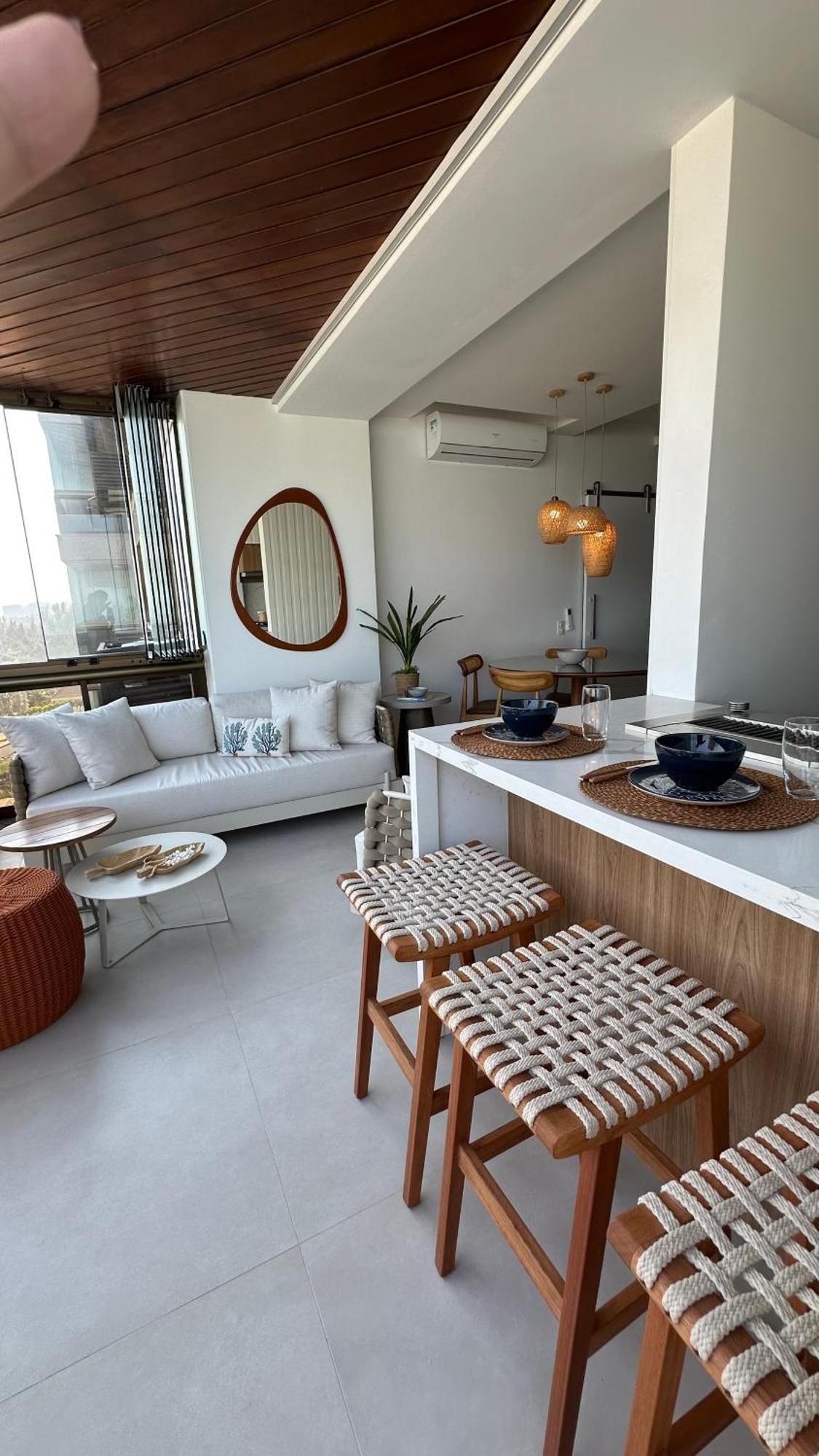 Apartamento Lindo Apto No Lugar Da Barra Da Tijuca! Com Uma Vista De Tirar O Folego, Frente O Mar! Totalmente Equipado E Decorado Ao Lado Dos Melhores E Quiosques Da Barra! Portaria 24h, Piscina, Sauna, Jacuzzi, Academia, Garagem, Wi-fi, Lavan