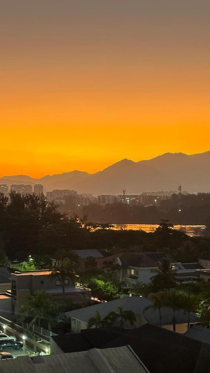 Lindo Apto No Lugar Da Barra Da Tijuca! Com Uma Vista De Tirar O Folego, Frente O Mar! Totalmente Equipado E Decorado Ao Lado Dos Melhores E Quiosques Da Barra! Portaria 24h, Piscina, Sauna, Jacuzzi, Academia, Garagem, Wi-fi, Lavan Apartamento *