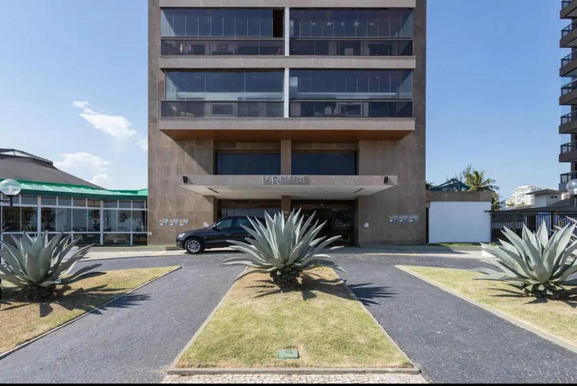 Apartamento Lindo Apto No Lugar Da Barra Da Tijuca! Com Uma Vista De Tirar O Folego, Frente O Mar! Totalmente Equipado E Decorado Ao Lado Dos Melhores E Quiosques Da Barra! Portaria 24h, Piscina, Sauna, Jacuzzi, Academia, Garagem, Wi-fi, Lavan *