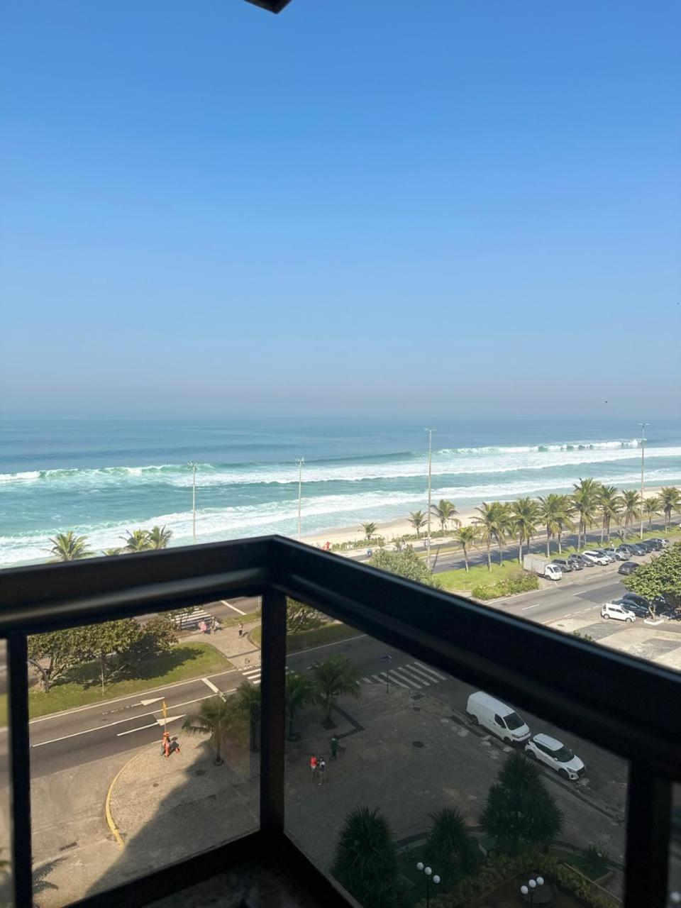 Lindo Apto No Lugar Da Barra Da Tijuca! Com Uma Vista De Tirar O Folego, Frente O Mar! Totalmente Equipado E Decorado Ao Lado Dos Melhores E Quiosques Da Barra! Portaria 24h, Piscina, Sauna, Jacuzzi, Academia, Garagem, Wi-fi, Lavan Apartamento Rio de Janeiro
