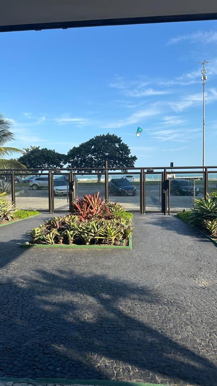 Apartamento Lindo Apto No Lugar Da Barra Da Tijuca! Com Uma Vista De Tirar O Folego, Frente O Mar! Totalmente Equipado E Decorado Ao Lado Dos Melhores E Quiosques Da Barra! Portaria 24h, Piscina, Sauna, Jacuzzi, Academia, Garagem, Wi-fi, Lavan