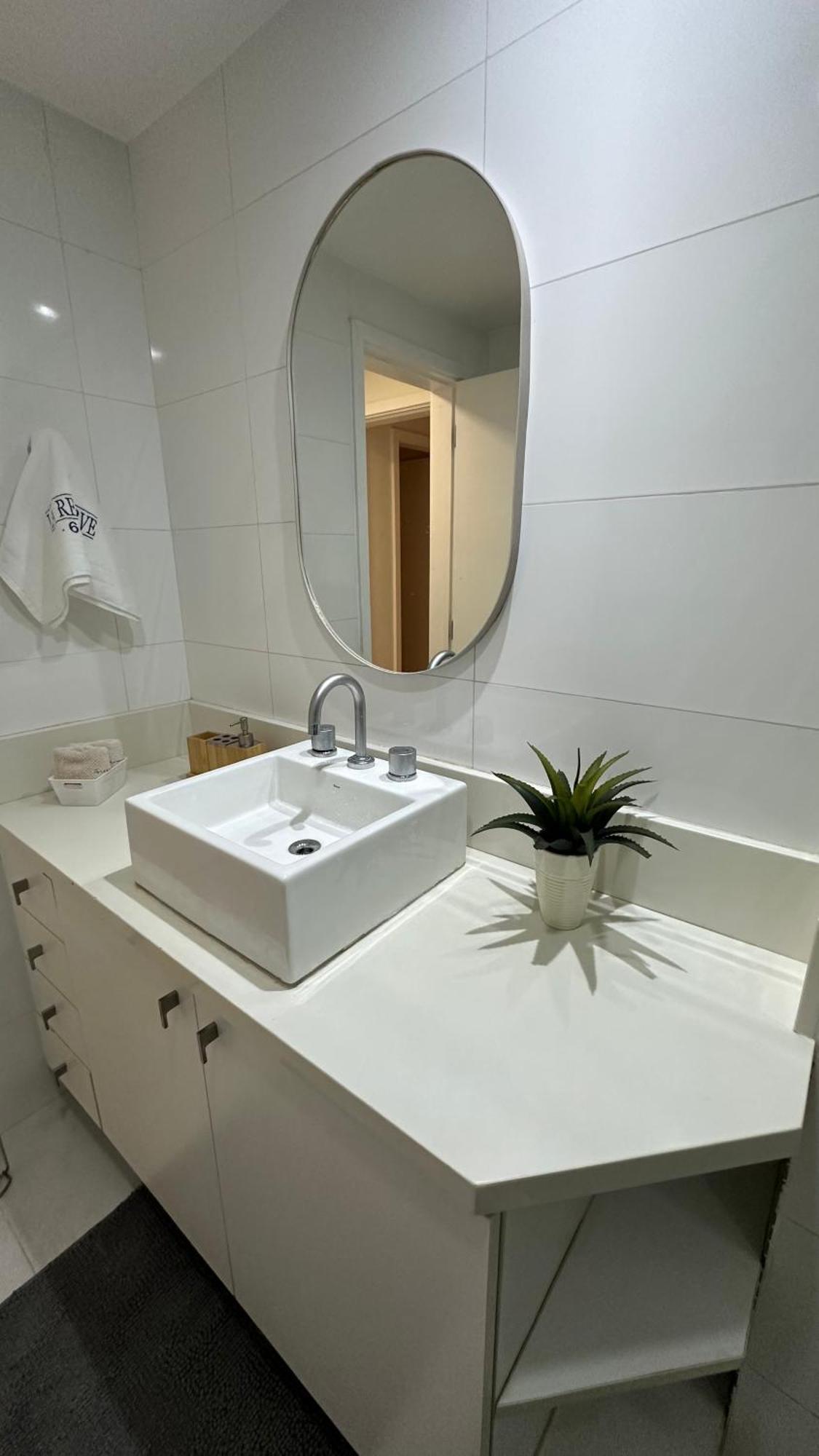 Lindo Apto No Lugar Da Barra Da Tijuca! Com Uma Vista De Tirar O Folego, Frente O Mar! Totalmente Equipado E Decorado Ao Lado Dos Melhores E Quiosques Da Barra! Portaria 24h, Piscina, Sauna, Jacuzzi, Academia, Garagem, Wi-fi, Lavan Río de Janeiro