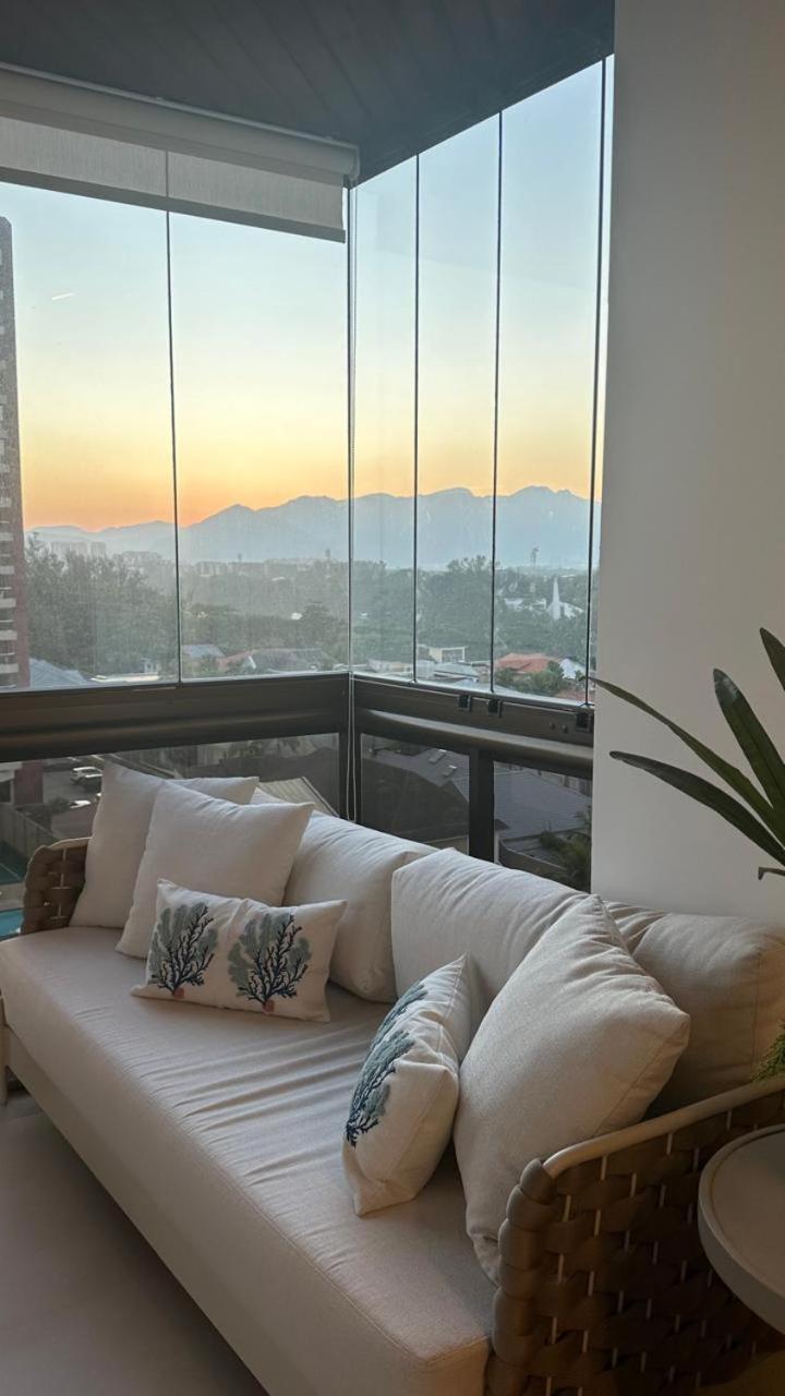 Lindo Apto No Lugar Da Barra Da Tijuca! Com Uma Vista De Tirar O Folego, Frente O Mar! Totalmente Equipado E Decorado Ao Lado Dos Melhores E Quiosques Da Barra! Portaria 24h, Piscina, Sauna, Jacuzzi, Academia, Garagem, Wi-fi, Lavan Apartamento *