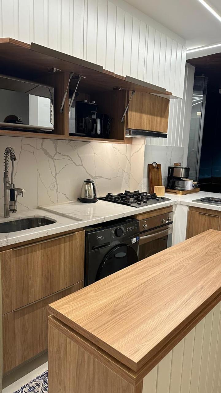 Lindo Apto No Lugar Da Barra Da Tijuca! Com Uma Vista De Tirar O Folego, Frente O Mar! Totalmente Equipado E Decorado Ao Lado Dos Melhores E Quiosques Da Barra! Portaria 24h, Piscina, Sauna, Jacuzzi, Academia, Garagem, Wi-fi, Lavan * Río de Janeiro